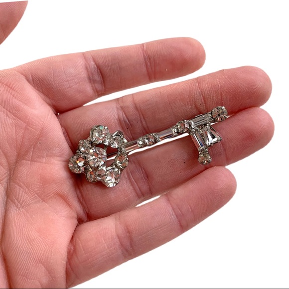 Vtg Unsigned Rhinestone Skeleton Key Brooch 1950s - Picture 10 of 10